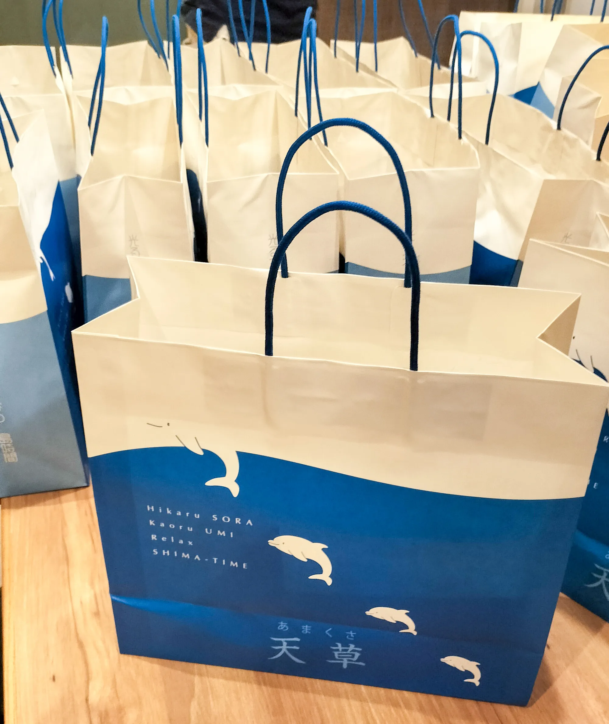 特産品が入った袋